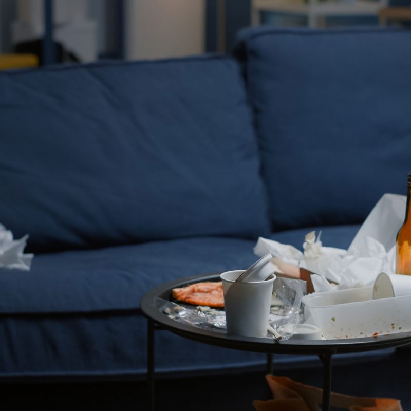 Errori da evitare nella pulizia del tuo divano